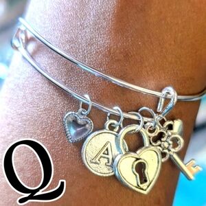 bite & pout "Q" Silver Initial Bangle